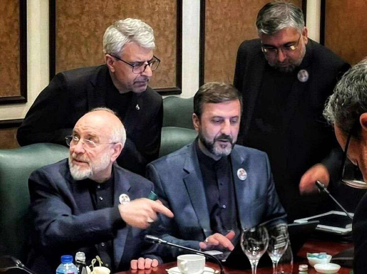 حمله کیهان به تیم مذاکره؛ دشمن در عرصه دیپلماتیک از ما قوی تر عمل کرد/ اگر تنگه هرمز باز شود دوباره مورد تهاجم قرار می گیریم

