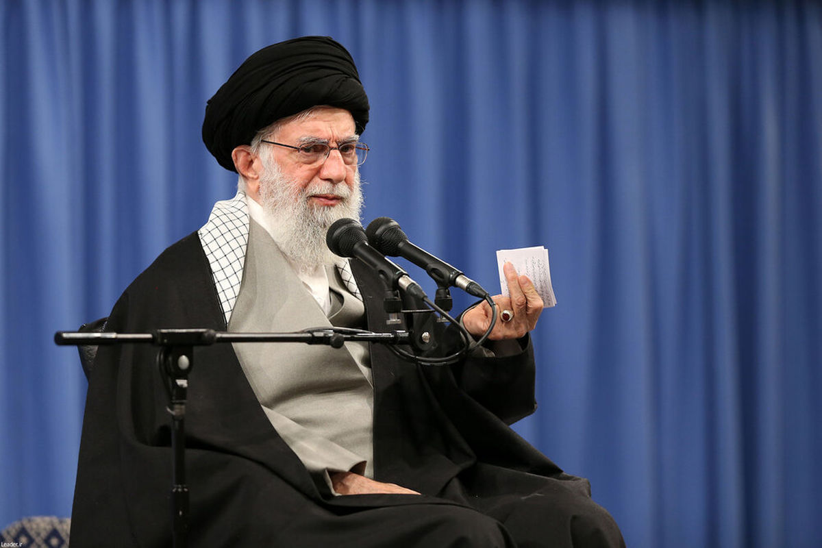 آغاز سخنرانی تلویزیونی رهبر انقلاب خطاب به ملّت ایران
