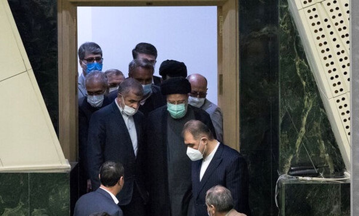 حضور رئیس‌جمهور در مجلس برای تقدیم لایحه بودجه

