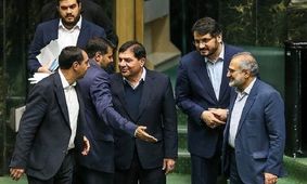 پشت‌پرده تقابل اخیر وزارتخانه‌های راه و اقتصاد/ سیمان و فولاد مانند خودرو از بورس خارج می‌شوند؟