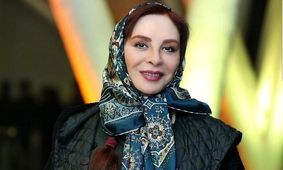 جایزه گرفتن افسانه بایگان و فاطمه گودرزی از استاد انتطامی ۱۳۷۴/ ویدئو