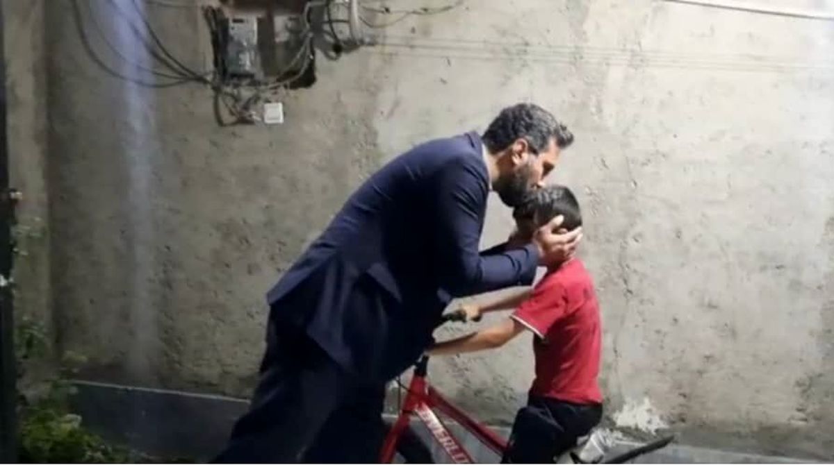 پاسخ رئیسی به نامه‌ یک‌خطی پسربچه‌ اصفهانی/ عکس

