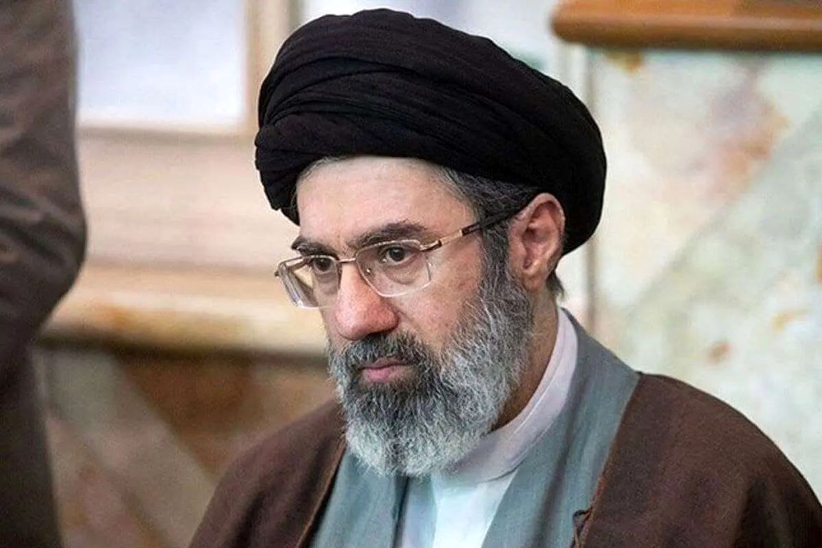 سیاست رسانه های غربی درباره سید مجتبی خامنه ای، فرزند رهبر انقلاب، چیست؟

