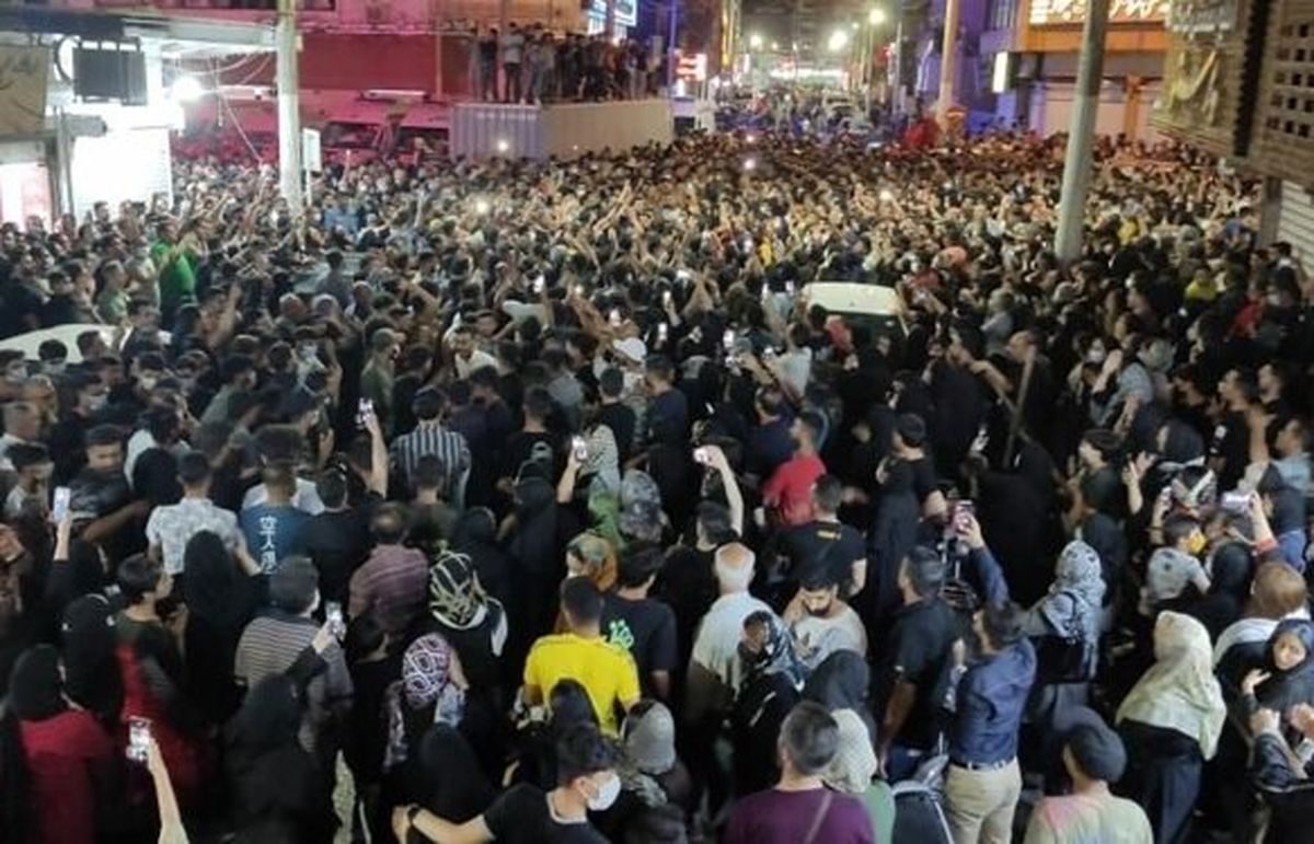 تجمع و عزاداری برای جان باختگان حادثه متروپل/ ویدئو