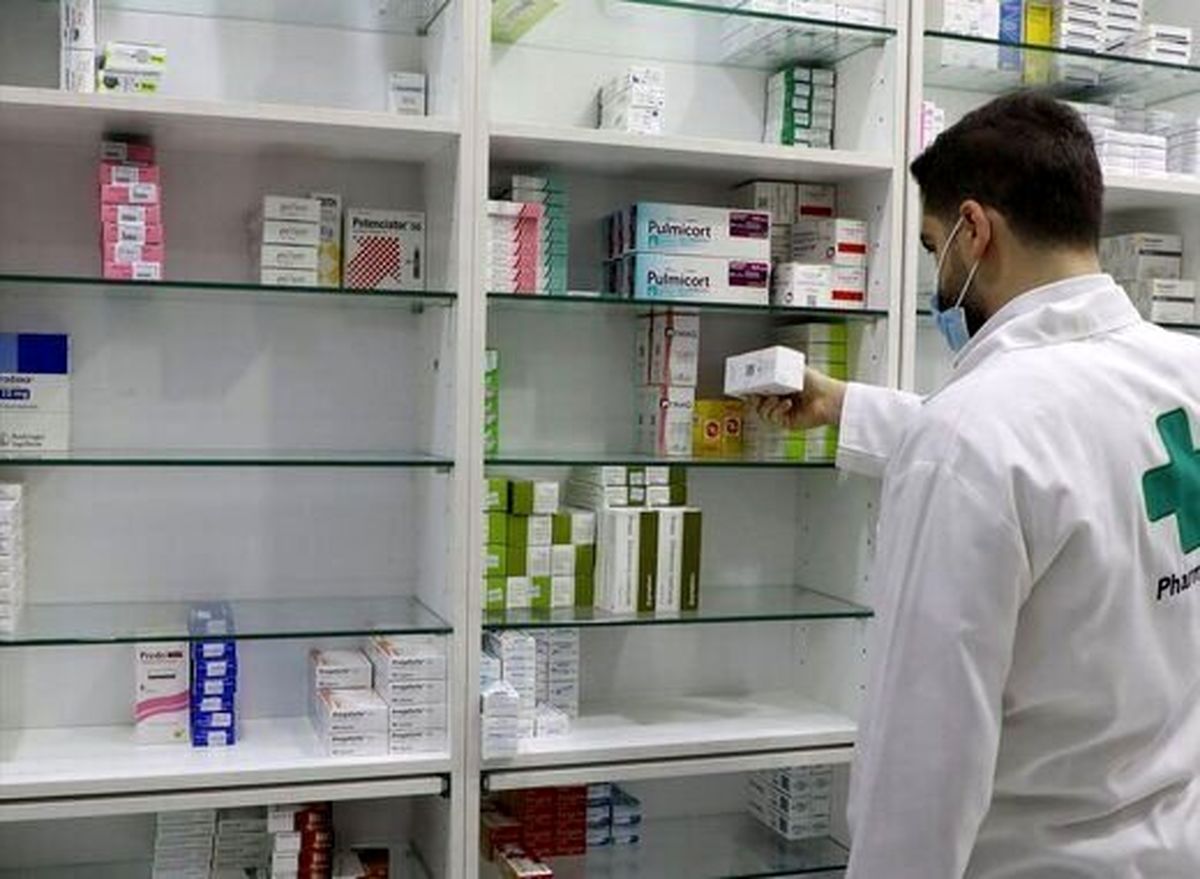 اوضاع فعلی بازار دارو به خاطر کمبود ارز و قیمت گذاری دستوری است/ در نهایت همه چیز به مشکلات سیاست خارجی برمی گردد