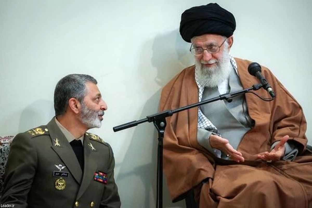 اکنون، تمرکز حملات دشمن روی جایگاه رهبری است