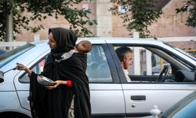 مرگ تدریجی کودکان، زیر آفتاب سوزان، در آغوش متکدیان خیابانی! / چرا کسی با جرم مشهود مقابله نمی‌کند؟