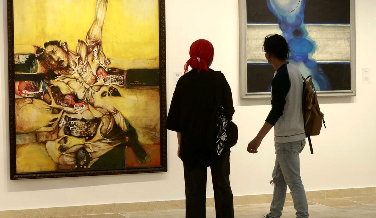 نمایش آثار هنری سرقت شده زمان صدام حسین/ عکس
