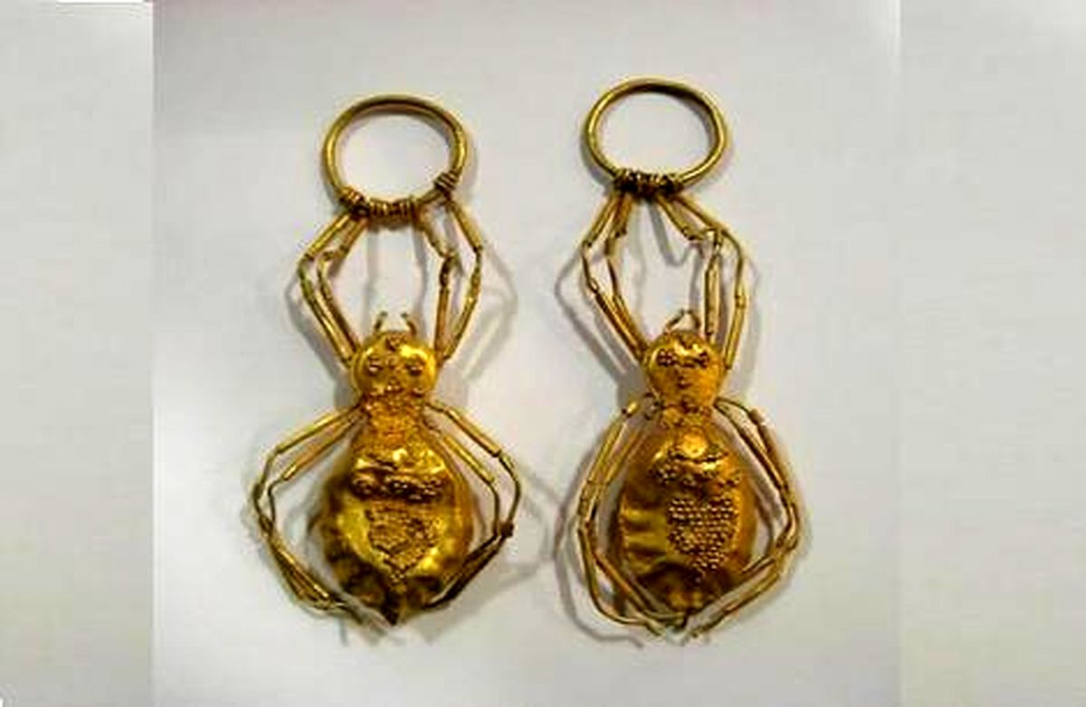 کشف گوشواره عنکبوتی مربوط به پیش از میلاد در افغانستان