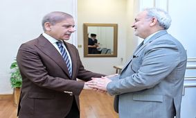 دیدار سفیر ایران در اسلام‌آباد با شهباز شریف درباره وضعیت منطقه

