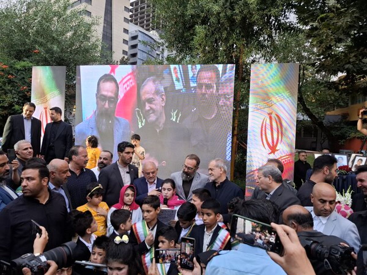 حضور پزشکیان در مراسم گرامیداشت شهدای خردسال حمله رژیم صهیونیستی