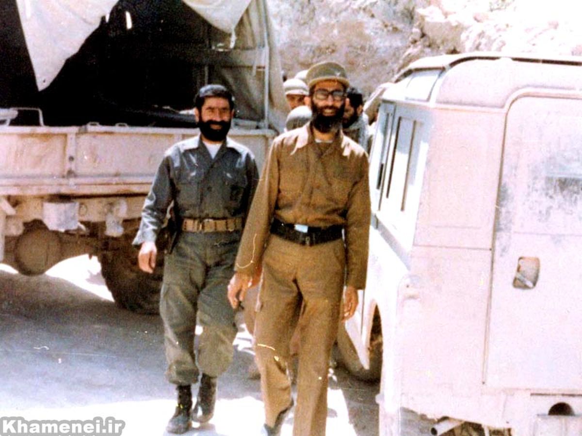 خاطره شنیدنی رهبر انقلاب از روزی که کلاشینکف دست گرفتند برای شکار تانک/ ویدئو