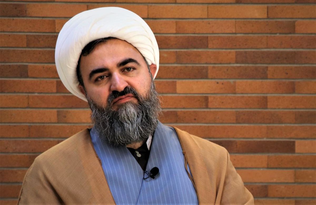 روحانی مشهوری که خبر بازداشتش رسانه ای شده، کیست؟/ شعار علیه حجت الاسلام محمدتقی اکبرنژاد در نماز جمعه قم/ ویدئو