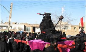 ماجرای شبیه‌خوانی دسته عزاداری اجنه چیست؟/ ویدئو