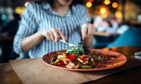 دلایل غذا خوردن وقتی گرسنه نیستیم؟