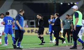 اعتراض هواداران استقلال به بازیکنان و مدیریت؛ فریاد روزبه بر سر داوران!