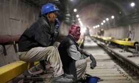 روزنامه اصولگرا: دولت رئیسی می خواهد کارگران را از مشارکت در تعیین دستمزدشان کنار بگذارد