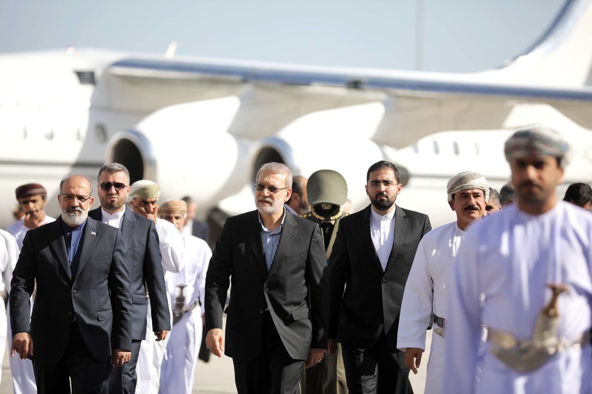  لاریجانی در سفر به عمان، احتمالاً پاسخ ایران به دور اول مذاکرات با آمریکا را منتقل خواهد کرد