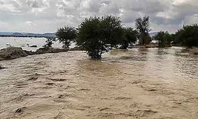 سیل هرمزگان ۲ کودک را با خود برد