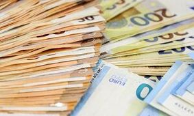 توقف معاملات دلار و یورو در بازار متشکل‌