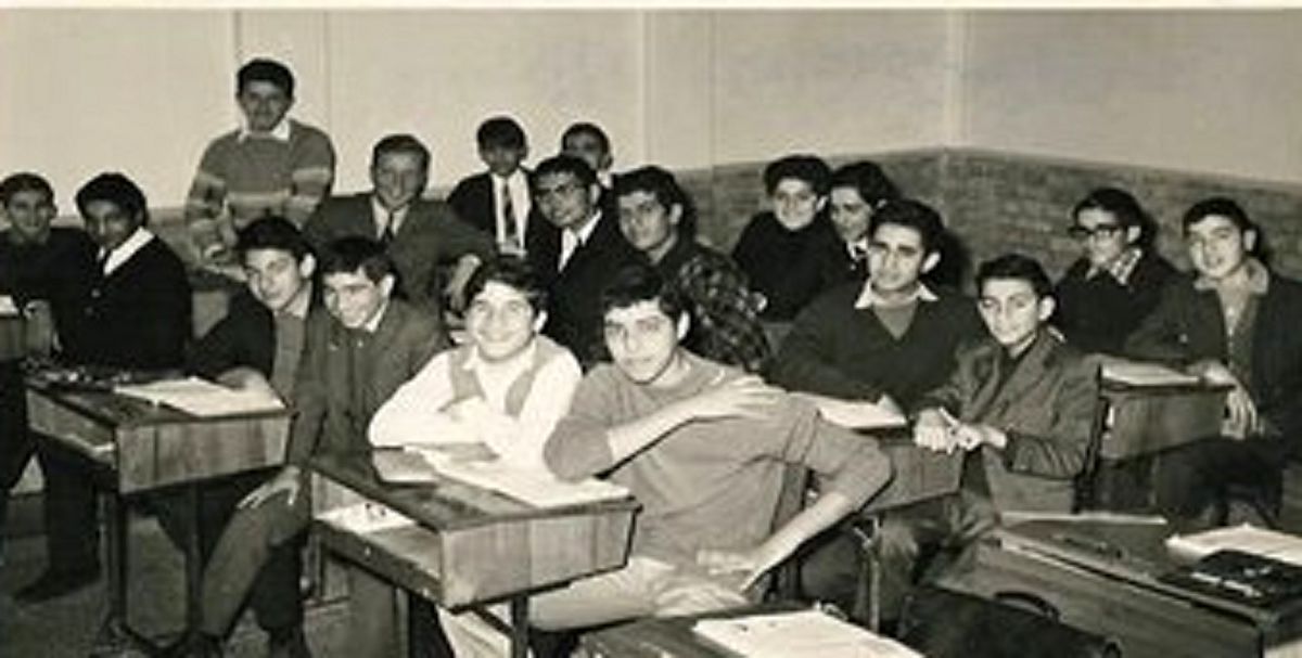 دبیرستان مختلط در جزیره خارک خبرساز شد