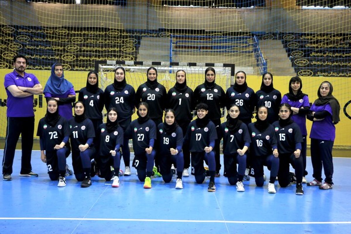 صعود دختران هندبال ایران به نیمه نهایی قهرمانی آسیا

