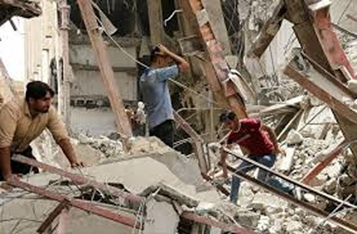 افزایش شمار جانباختگان به ۱۴ نفر/ بازداشت  ۱۱ نفر از متخلفان پروژه/ مالک ‎متروپل آبادان کجاست؟/ وزیر کشور: زمان اتمام آواربرداری مشخص نیست/ بخشی از سازه متروپل فرو ریخت