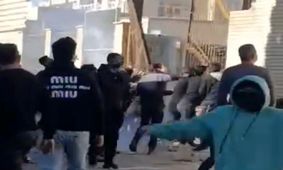 درگیری مقابل فرمانداری فسا/ تکذیب کشته شدن یک نفر در اتفاقات امروز/ 3 مامور نیروی انتظامی زخمی و 4 مهاجم دستگیر شدند/ ویدئو