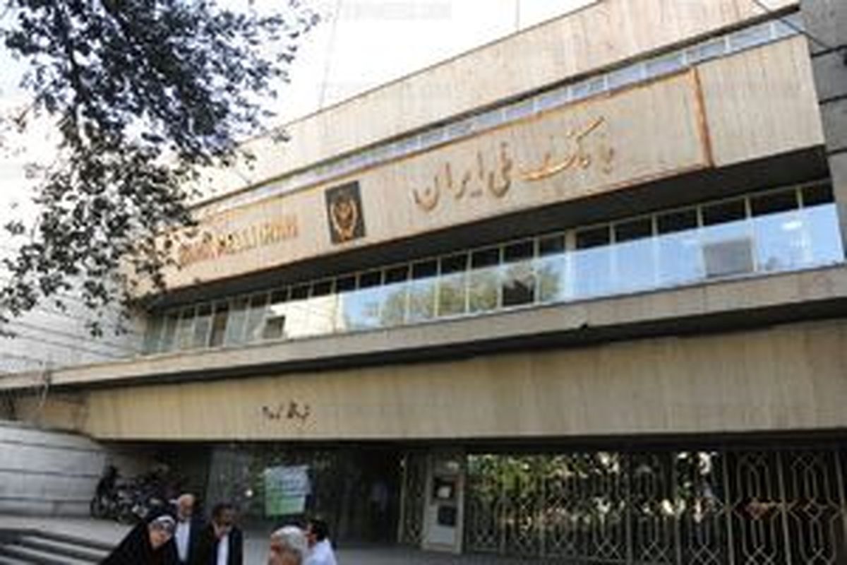 خاندوزی: انحلال موسسه «نور» هیچ زیانی متوجه بانک ملی نمی کند 