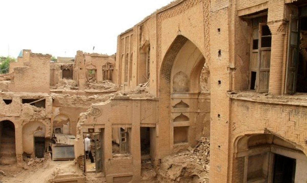 حمله «گروه تخریب» به آثار تاریخی ایران