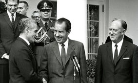 اسناد ساواک: شاه یک میلیون دلار رشوه داد تا نیکسون رییس جمهور آمریکا شود/ موسسه بین المللی تحقیقات استراتژیک: روحانیت عامل اصلی سرنگونی رژیم شاه بود

