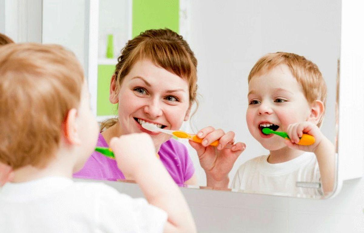 چگونه کودکان را به مسواک زدن ترغیب کنیم؟