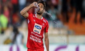 مدافع پرسپولیس در آستانه لژیونرشدن/خلیل‌زاده به قطر می‌رود؟