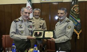 سرلشکر موسوی از پنج فرمانده پیشکسوت ارتش تجلیل کرد