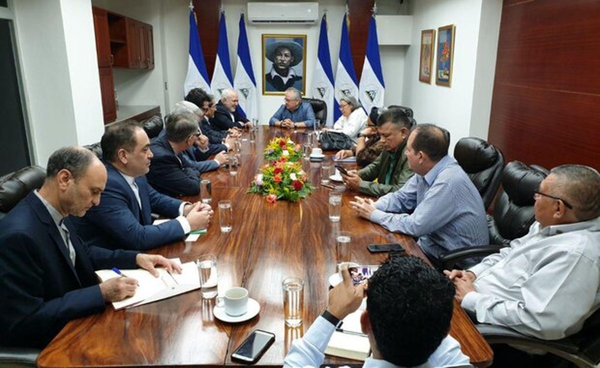 ظریف: چهل سال دیگر هم آمریکاییها را مایوس خواهیم کرد