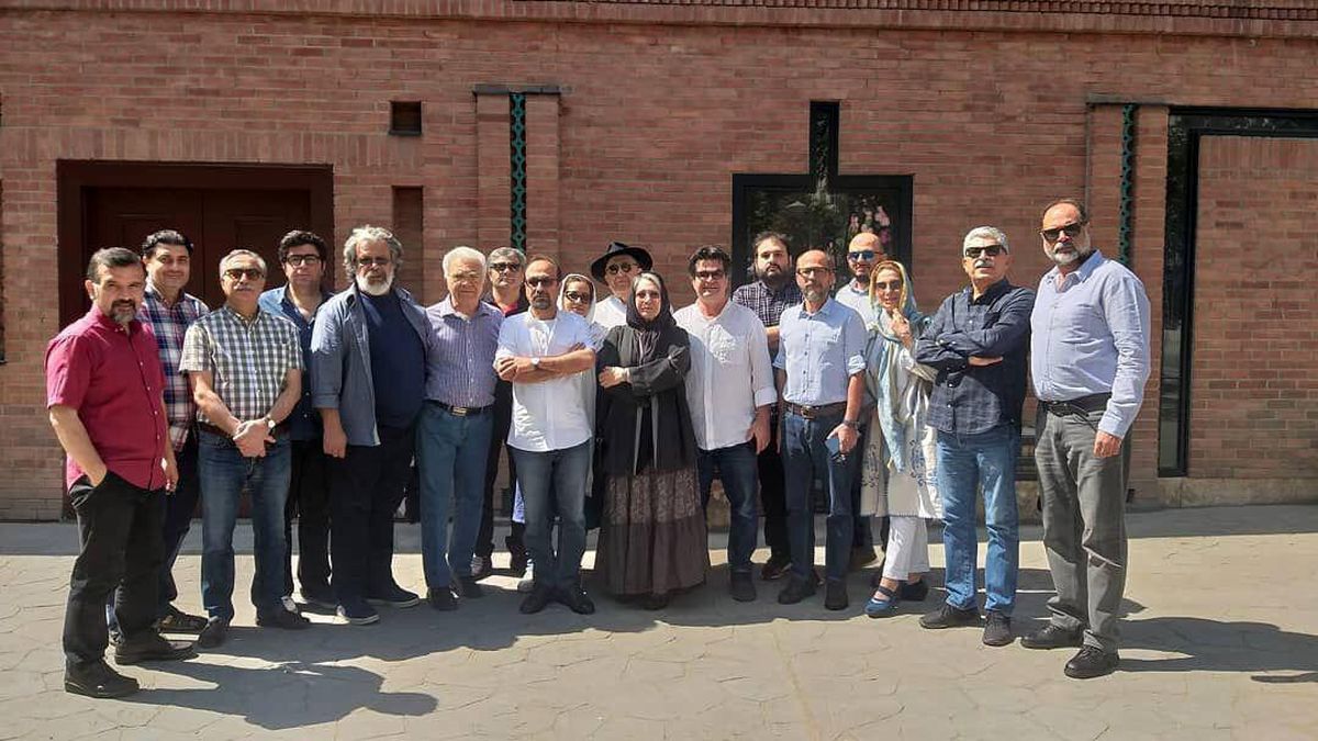 همراهی رسول‌اف توسط اصغر فرهادی، رخشان بنی‌اعتماد و جمعی دیگر از هنرمندان سینما تا دادگاه انقلاب