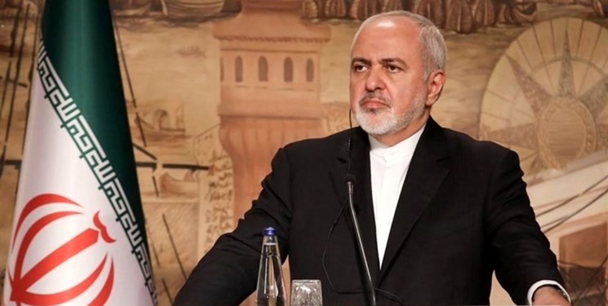 ظریف: گفت و گو با مکرون سازنده بود / بحثی که داشتیم در ادامه تماس های تلفنی روسای جمهور ایران و فرانسه بود / فرانسه پیشنهادهایی را ارائه کرده بود؛ ما هم پیشنهادهایی ارائه کردیم