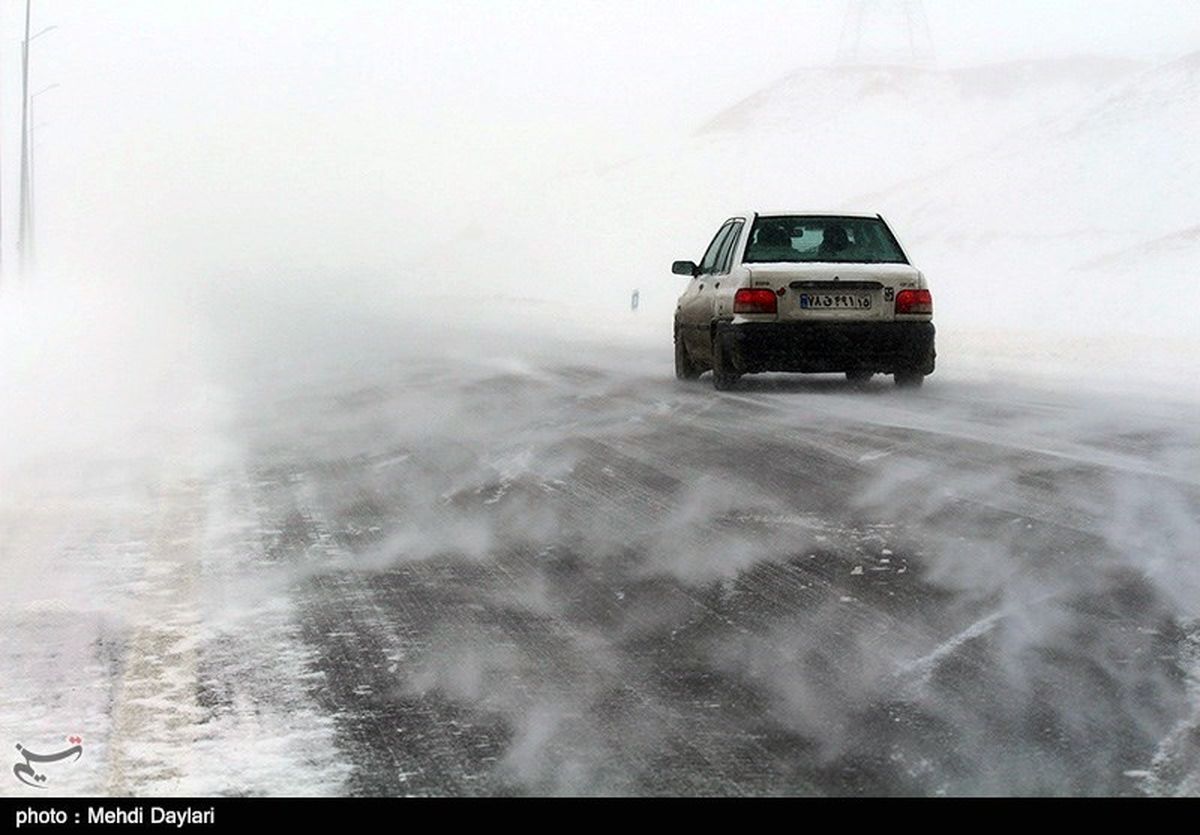 بارش برف در گردنه‌های استان قزوین/ تردد در گردنه بهرام‌آباد با زنجیرچرخ امکان‌پذیر است