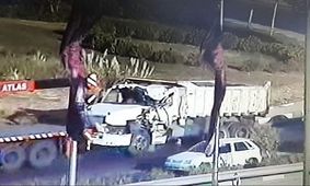 واژگونی کامیون در آزادراه به بزرگراه آزادگان
