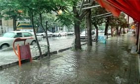 بارش برف و لغزندگی جاده‌های کوهستانی، آبگرفتگی معابر و بالا آمدن رودخانه‌ها