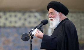 امام جمعه مشهد: دفاع مقدس سراسر «راهبرد مقاومت و عزت» است؛ شهید حججی نسخه کاملی از رزمنده دفاع مقدس است