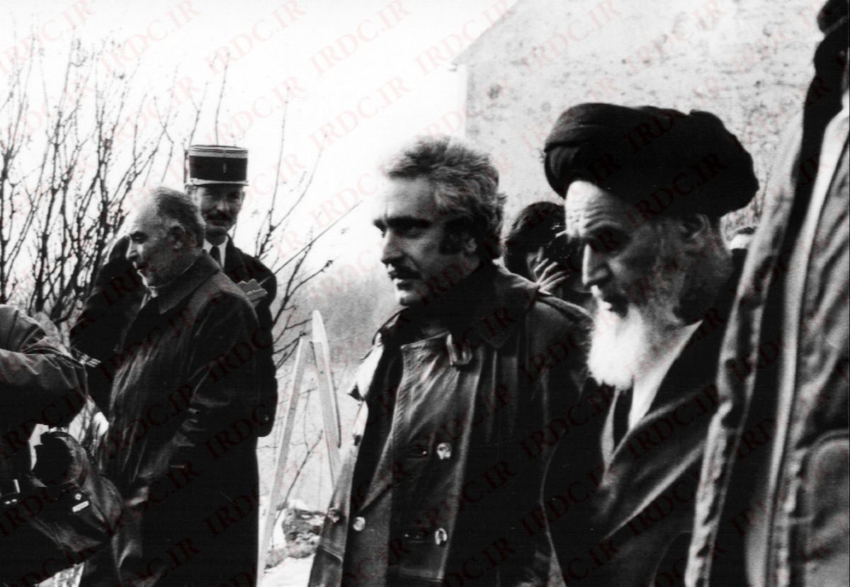 ویدئویی منتشر نشده از لحظات حضور امام خمینی(س) در نوفل لوشاتو