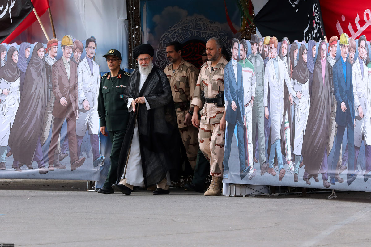 گزارش تصویری حضور رهبر انقلاب در مراسم دانش‌آموختگی دانشجویان دانشگاه امام حسین (ع)