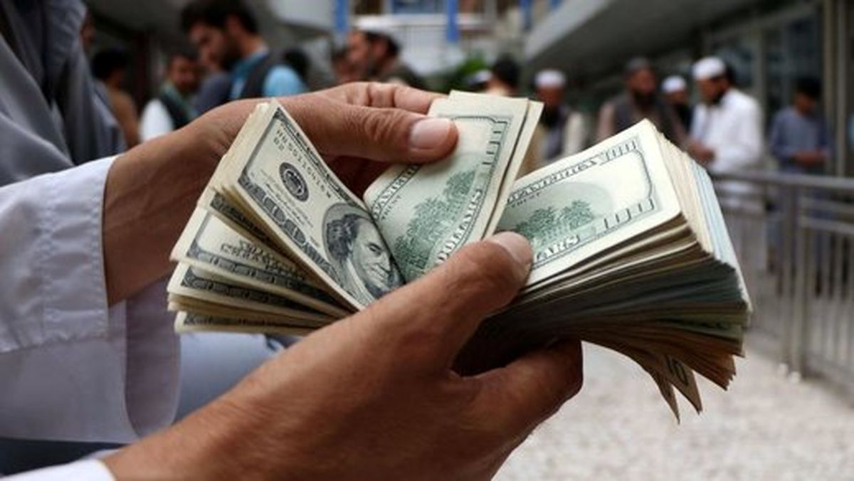 10شغل عجیب اما پردرآمد جهان را بشناسید / از ایستادن در صف تا تکان دهنده کوه یخ