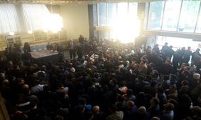 درهای تالار وحدت برای پوشش مراسم تشییع عارف لرستانی باز شد
