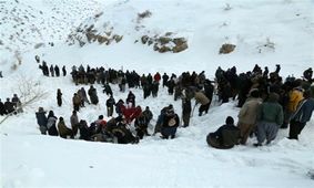۱۴ ‌کوله‌بر‌ گرفتار در برف ‌و کولاک سقز نجات یافتند ‌