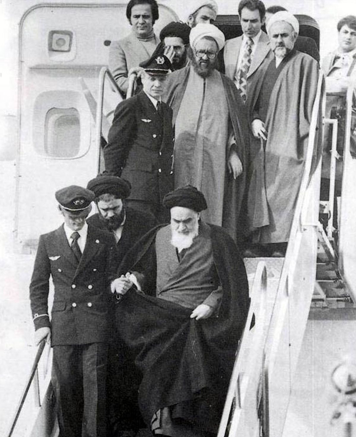 چرا حسن روحانی از پرواز تاریخی بهمن ۵۷ جا ماند؟