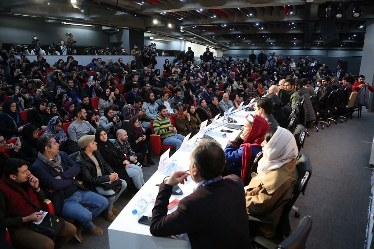 جشنواره فجر ۹۸؛ پانته‌آ بهرام: پلیس به جای خلافکاران واقعی افرادی دیگر را دستگیر می‌کند/محمد کارت: هرکدام از ما یک گنده‌لات درون داریم