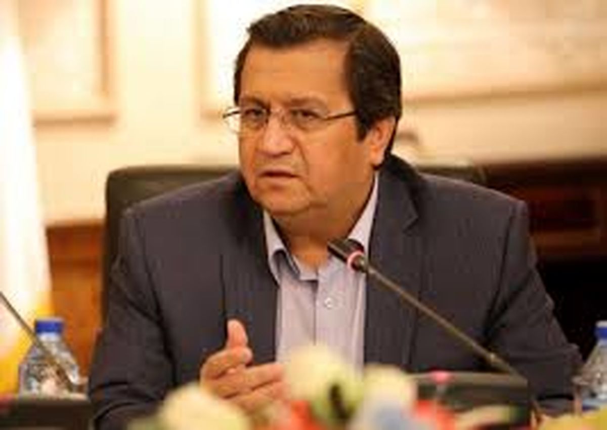 همتی: بانک مرکزی به مدیریت متفاوت بازار ارز روی آورد