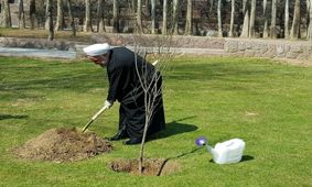 کاشت نهال توسط رییس جمهوری همزمان با روز درختکاری 